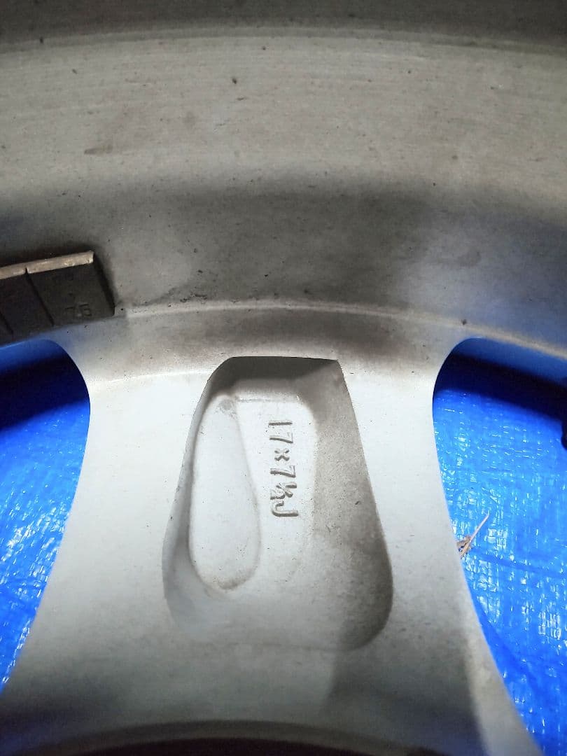 ランドクルーザープラド純正ホイール１７インチ　１本