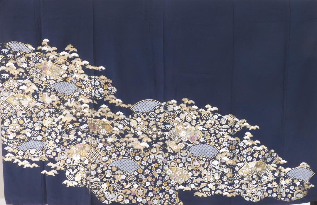 正絹・豪華な宝尽くし刺繍入り訪問着・一ツ紋・共八掛