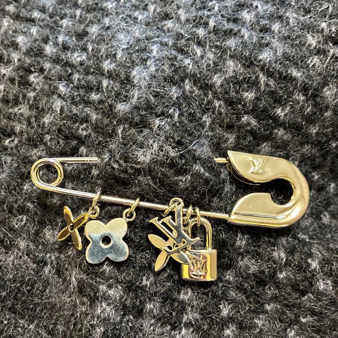 VUITTON ヴィトン マフラー チャーム