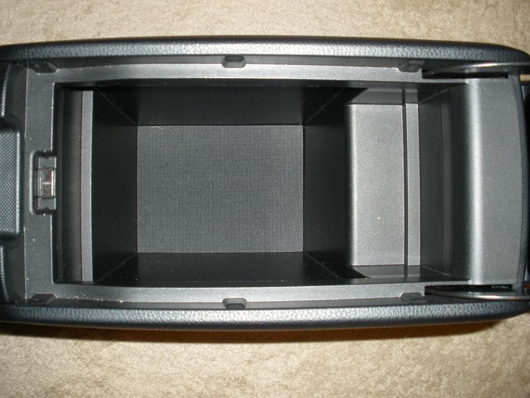 希少！　トヨタ純正　エスクァイア後期純正コンソールボックス　ヴォクシー　ノアにも