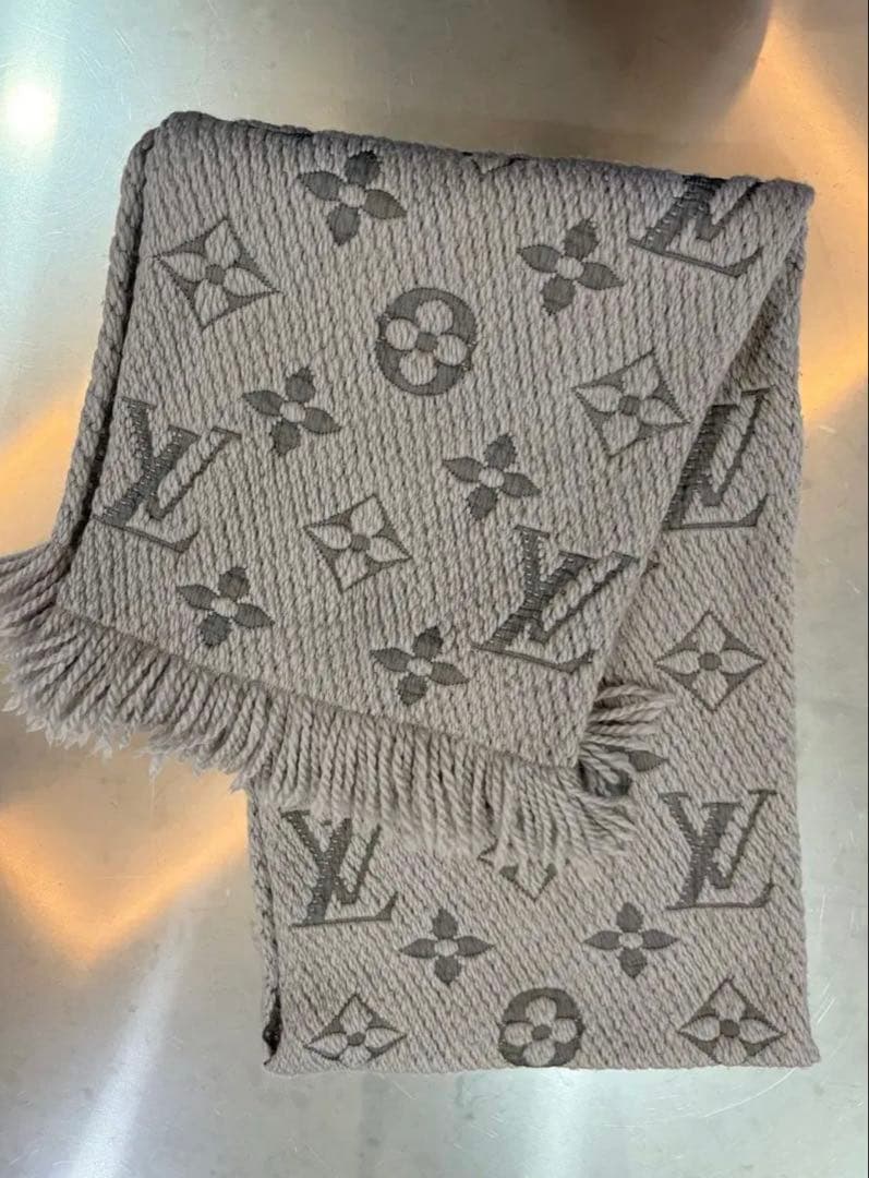 ルイヴィトン　エシャルプ ロゴマニア マフラー　ライトグレー