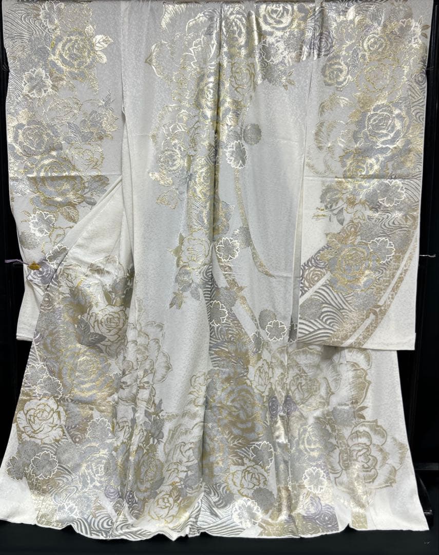 振袖 白地金彩銀彩薔薇　振袖単品未仕立て