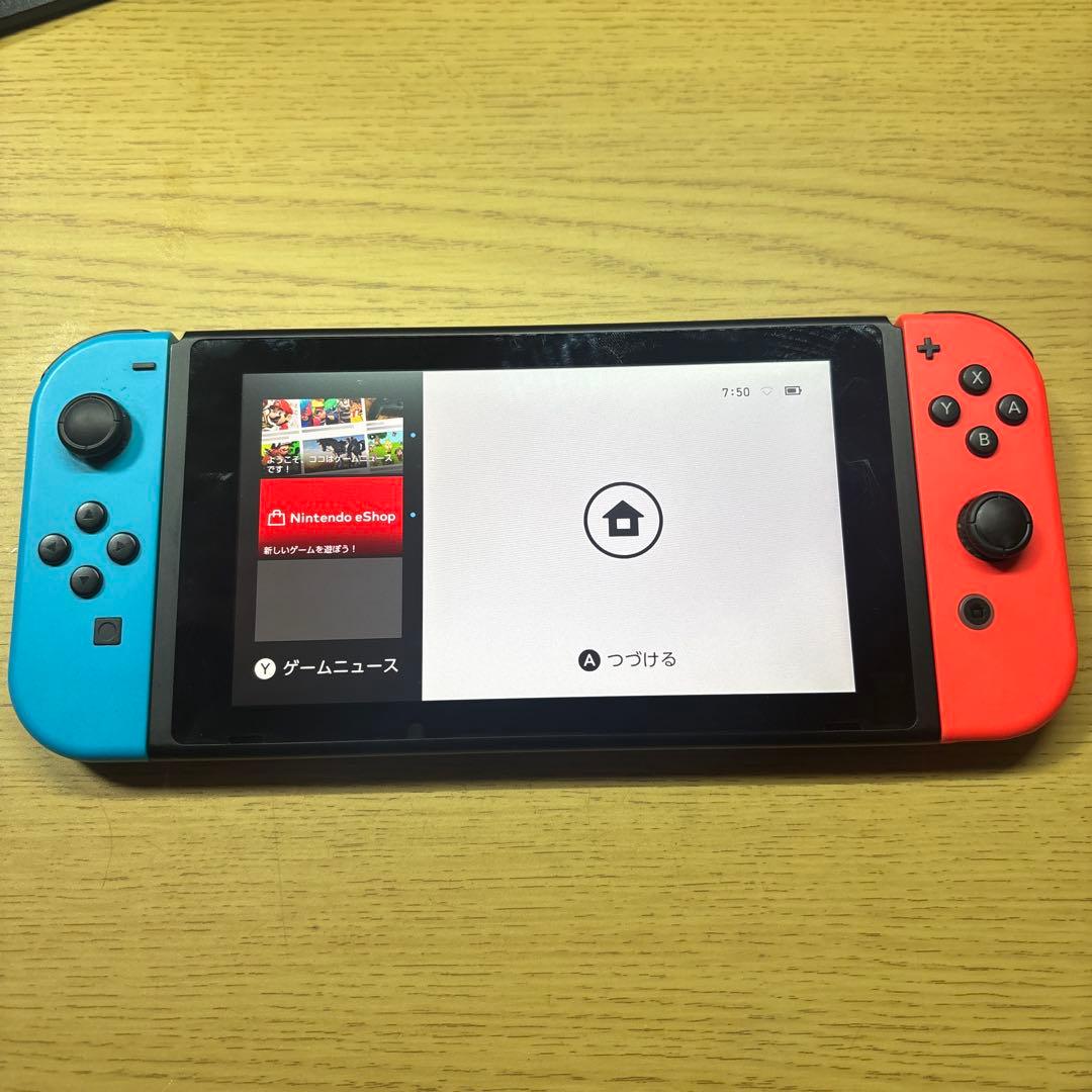 任天堂　Switch 本体　充電器付き