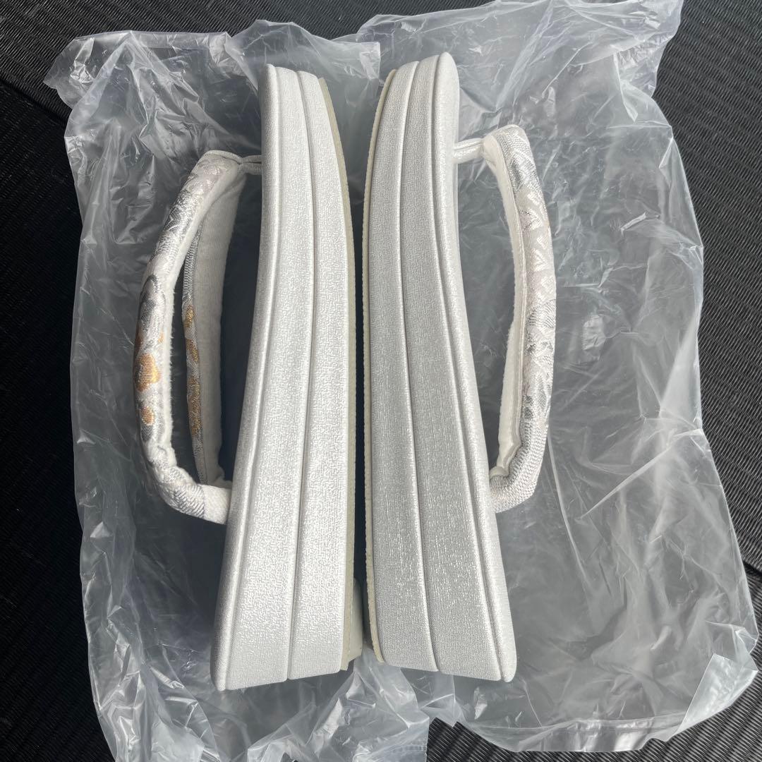 シルバーホワイト刺繍バッグと草履セット 帯地 カブセ