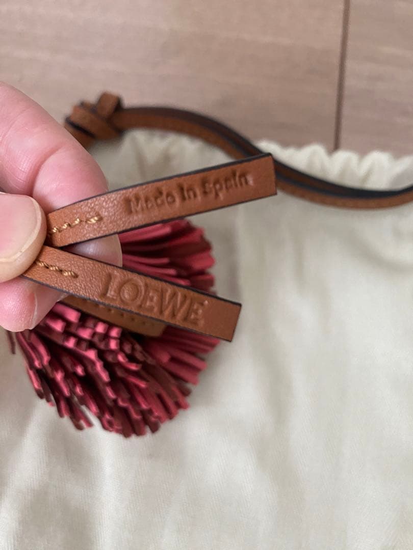 ロエベ　ベル　タッセル　チャーム