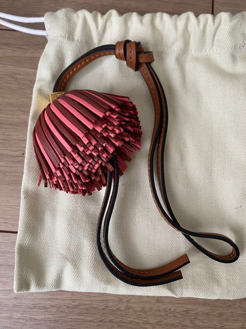 ロエベ　ベル　タッセル　チャーム