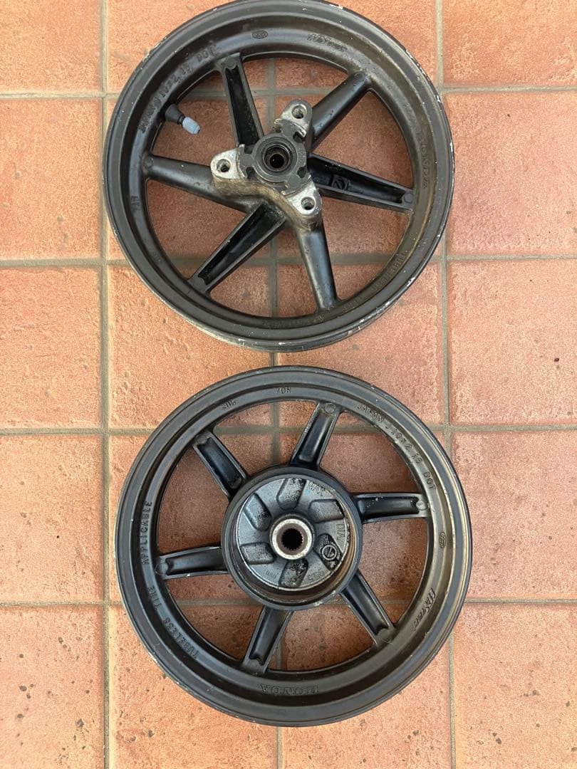 ライブディオZX 純正ガンメタホイール前後