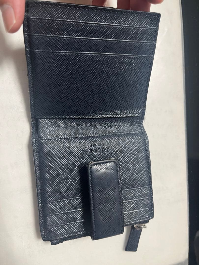 プラダ 二つ折り財布 フラグメントケース 三角プレート サフィアーノ 濃紺　財布
