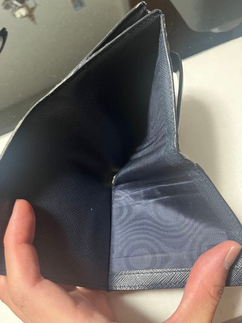 プラダ 二つ折り財布 フラグメントケース 三角プレート サフィアーノ 濃紺　財布