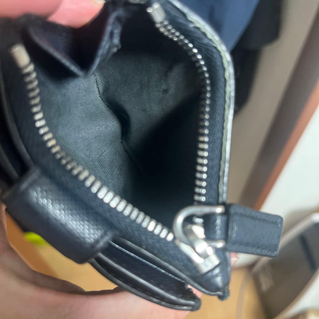 プラダ 二つ折り財布 フラグメントケース 三角プレート サフィアーノ 濃紺　財布