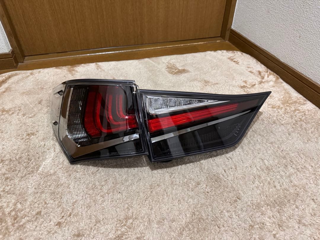 10系後期GS 純正テールランプ(VersionLにて使用)