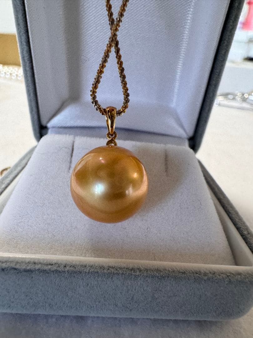 新品　高品質　南洋白蝶ゴールデンパールペンダント