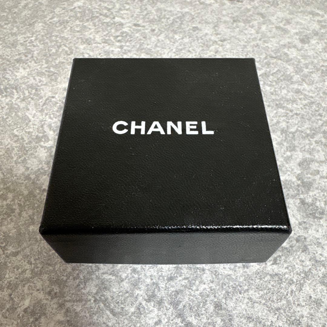 ✳*︎様 (正規品)CHANEL ロゴ入りシルバーピアス 箱付き