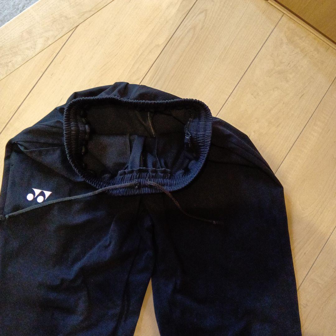 美品　YONEXウォームアップパンツ ブラック☓ライトピンクロゴ入り　ユニМ