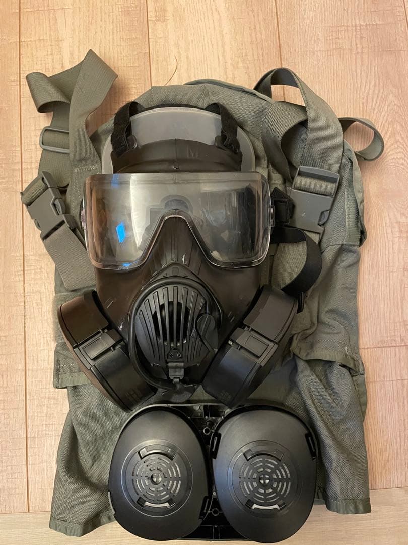 米軍放出 AVON M50ガスマスク 替えフィルター、 収納バッグ付き　S23