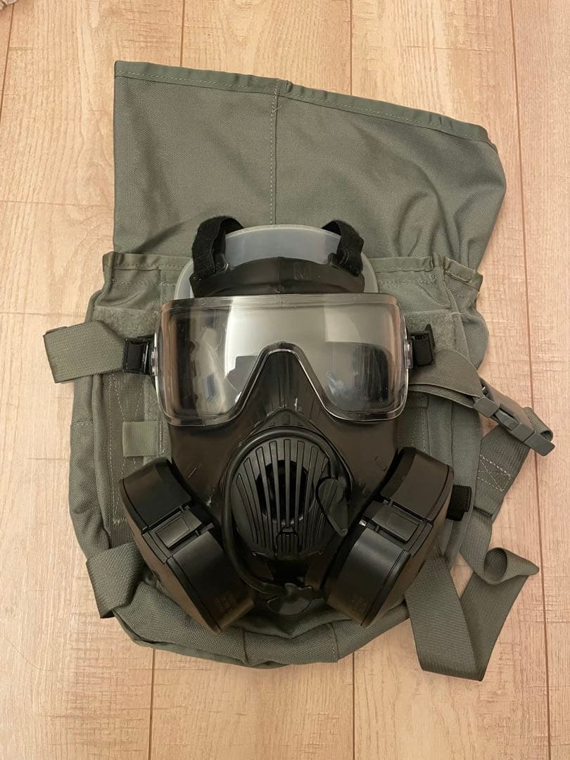米軍放出 AVON M50ガスマスク 替えフィルター、 収納バッグ付き　S23