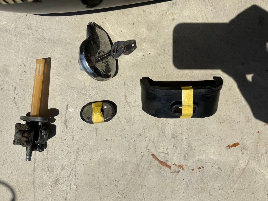 YAMAHA SR250タンク ブラック 付属品付き タンク内錆び取り済