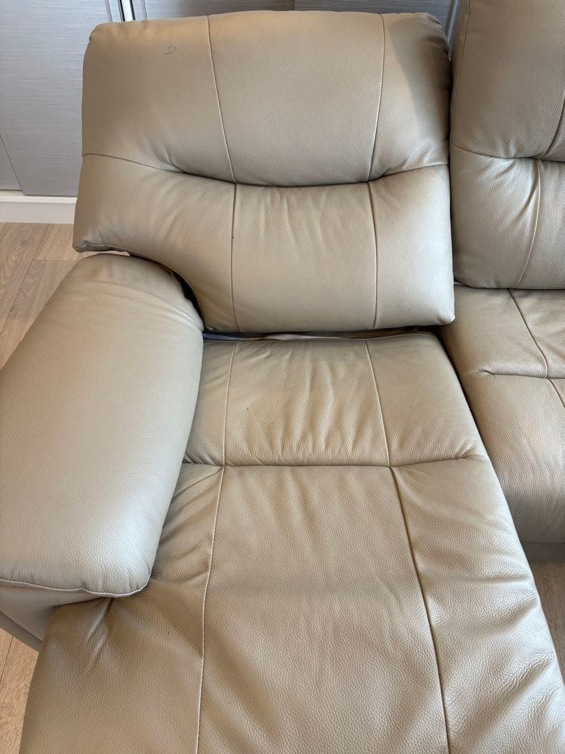 ライトグレー レザー 3人掛け電動リクライニングソファ