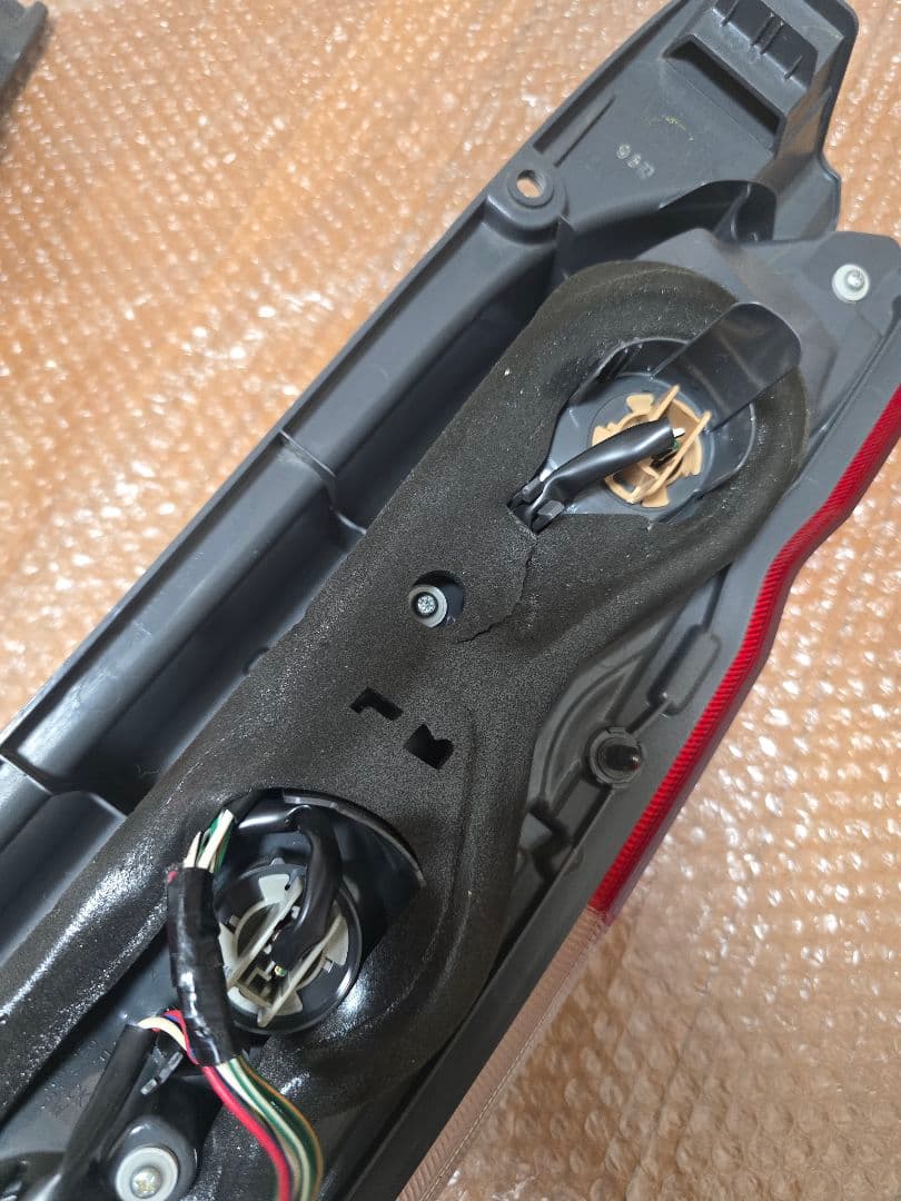 ハイエース 200系 テールライト 純正 TOYOTA 左用 ¹