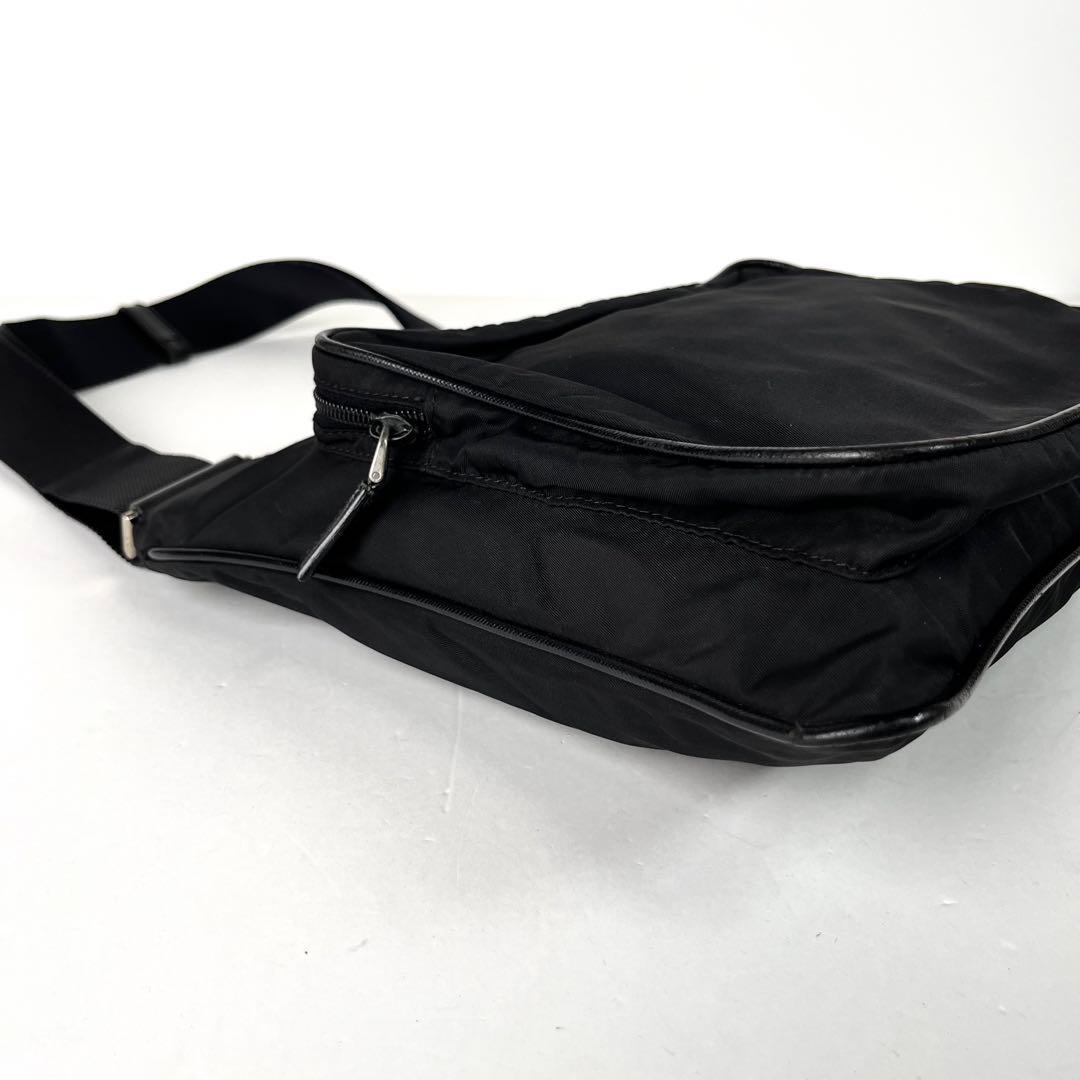近年モデル PRADA プラダ ショルダーバッグ ナイロン レザー ブラック