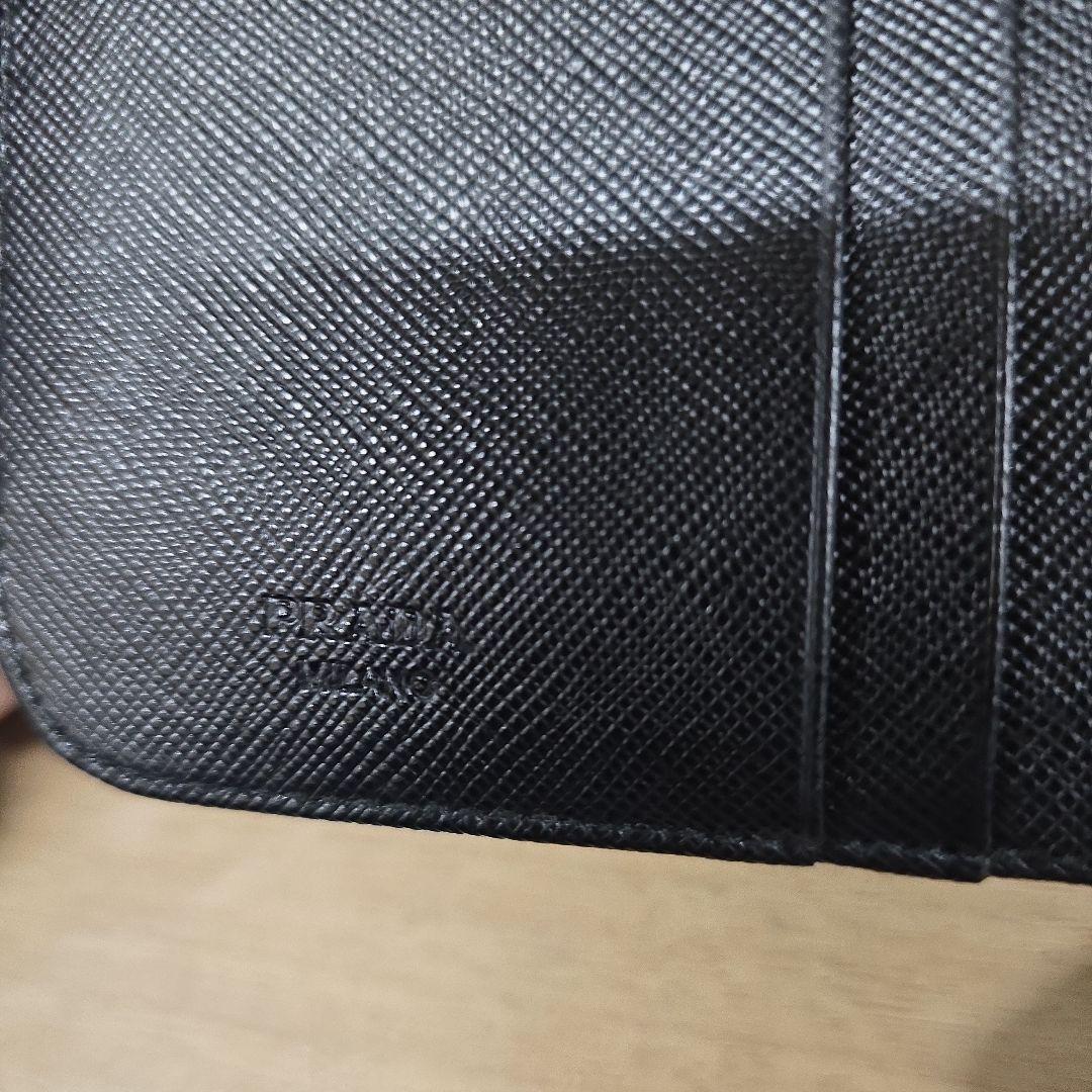 PRADA　サフィアーノレザー　2つ折　ラウンドファスナー