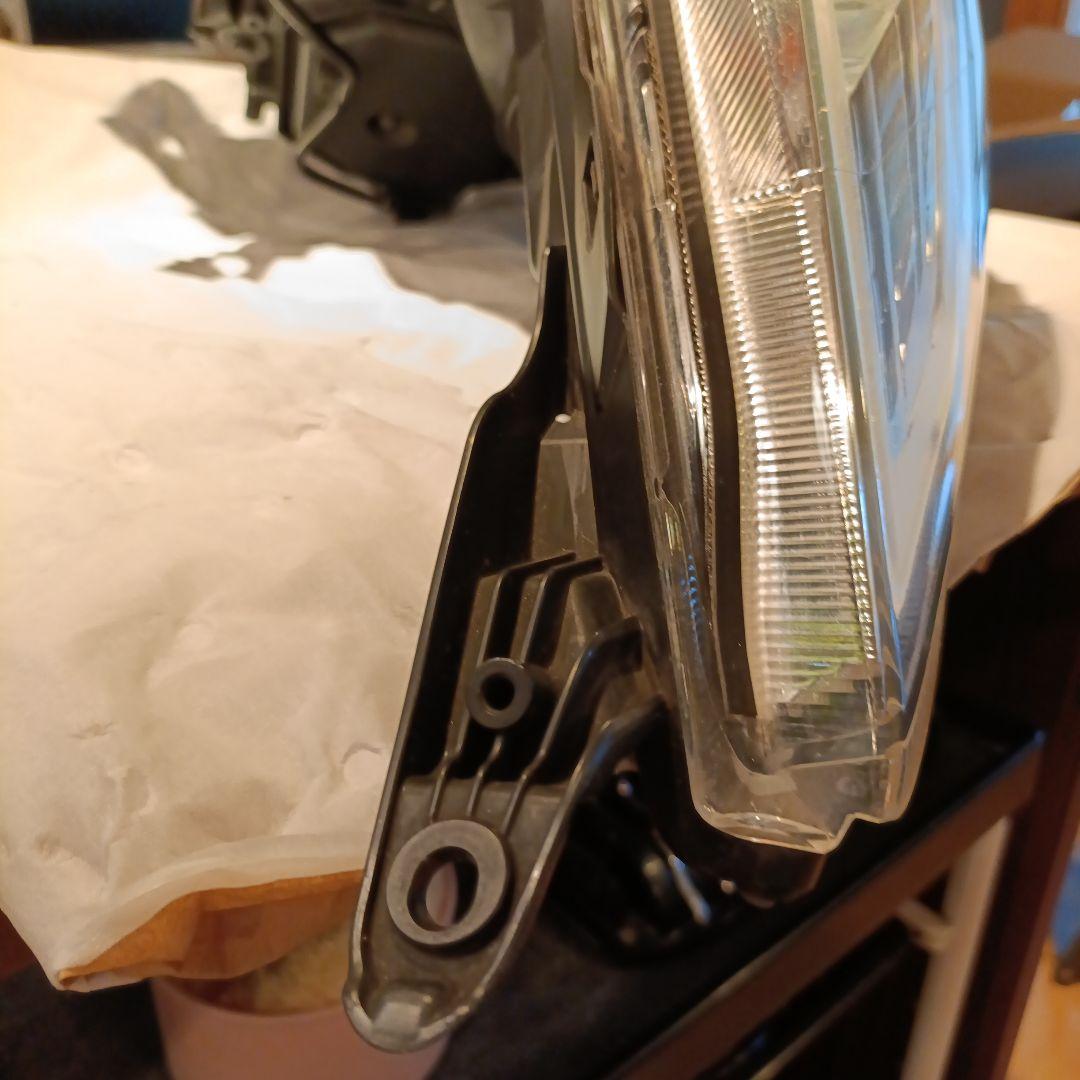 80エスクァイア　前期ヘッドライト運転席側純正