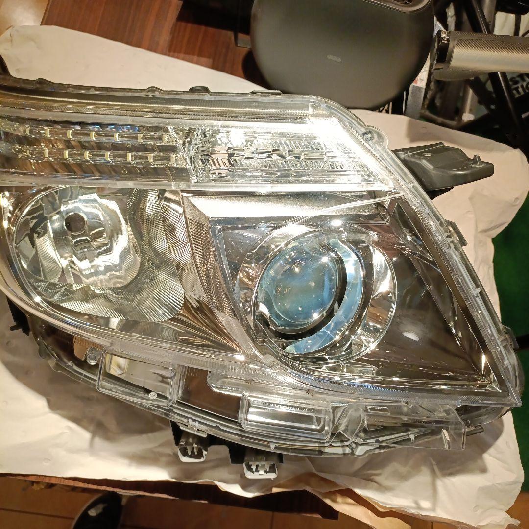 80エスクァイア　前期ヘッドライト運転席側純正