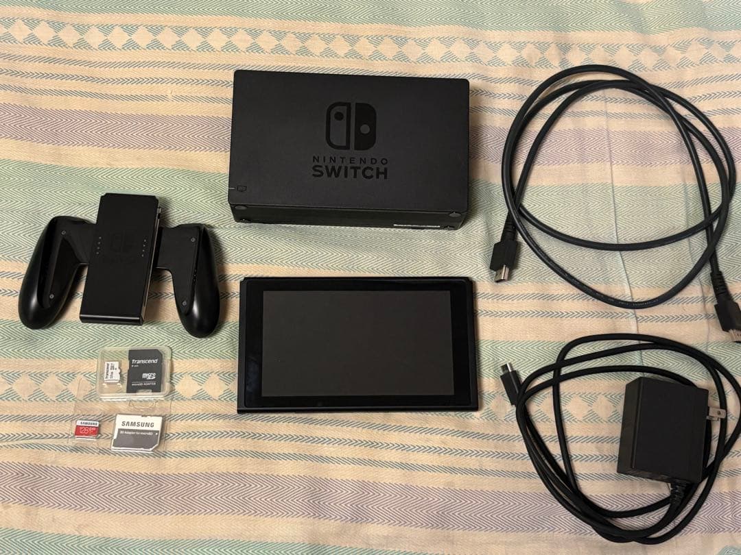 Nintendo Switch + マイクロsdカード2枚 + ハードケース