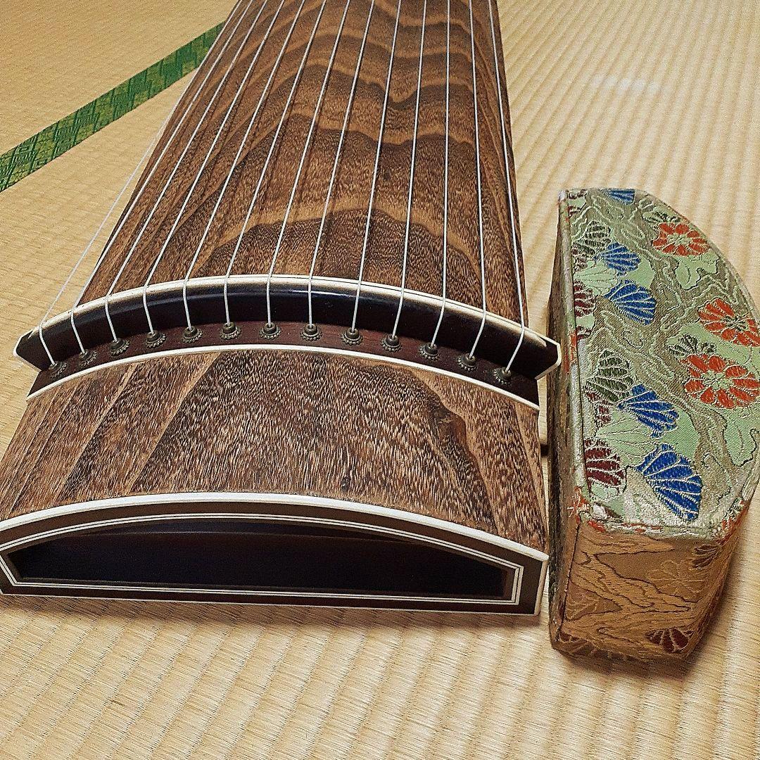 伝統的な木製琴 すだれ彫りナイロン弦付き 専用袋付き送料無料