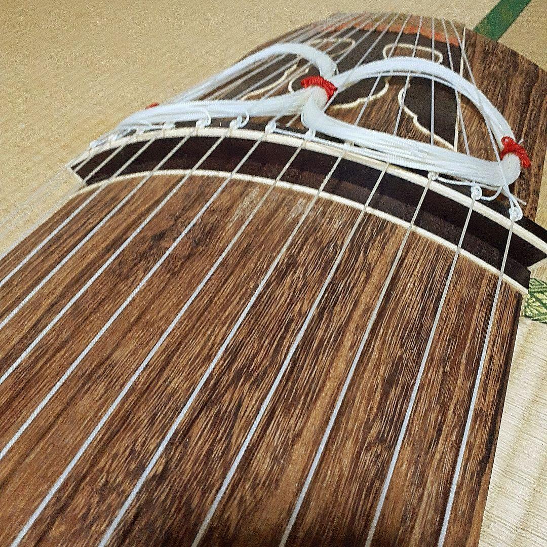 伝統的な木製琴 すだれ彫りナイロン弦付き 専用袋付き送料無料