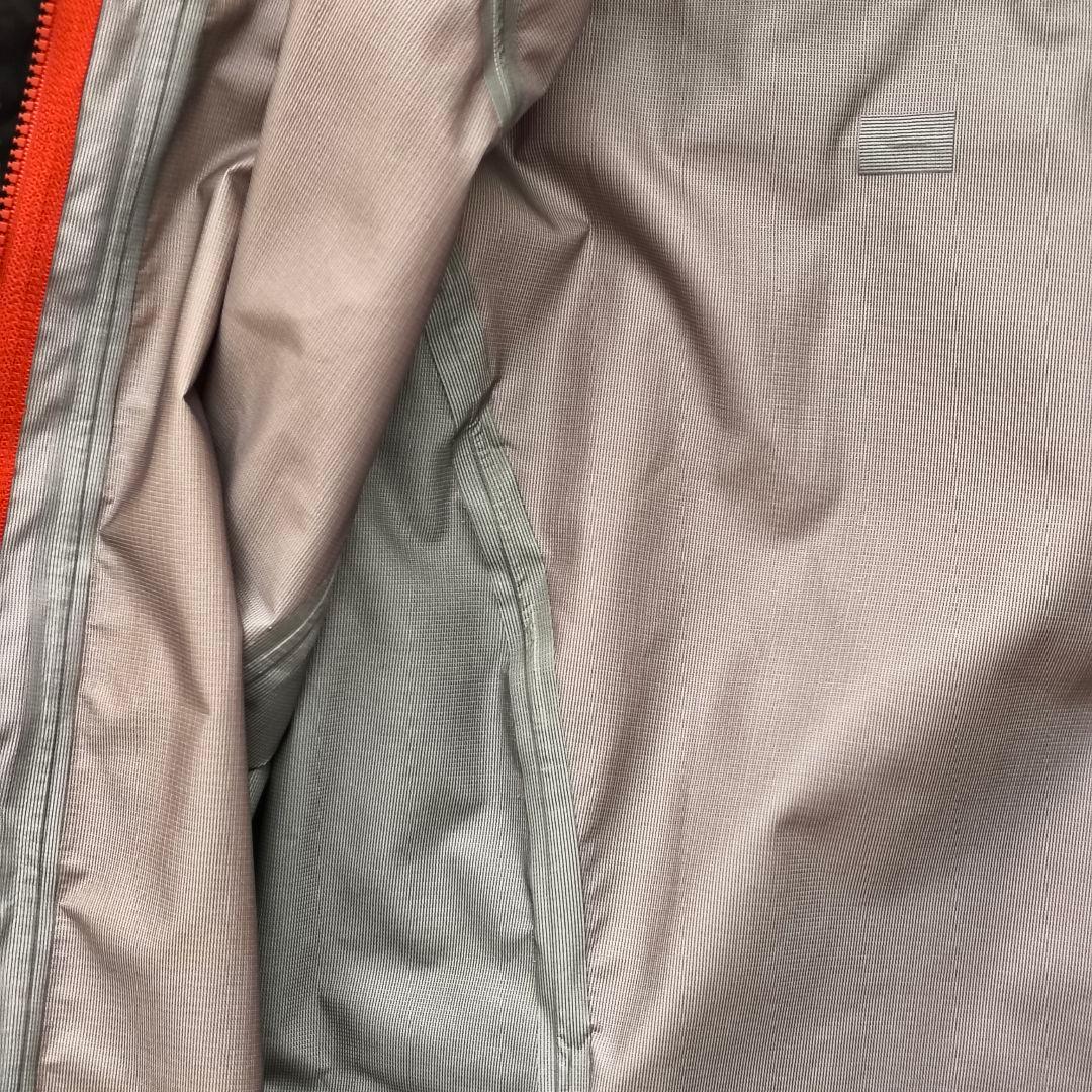 防風・防寒・快適、すべて装備 モンベル　ストーム バイカージャケット