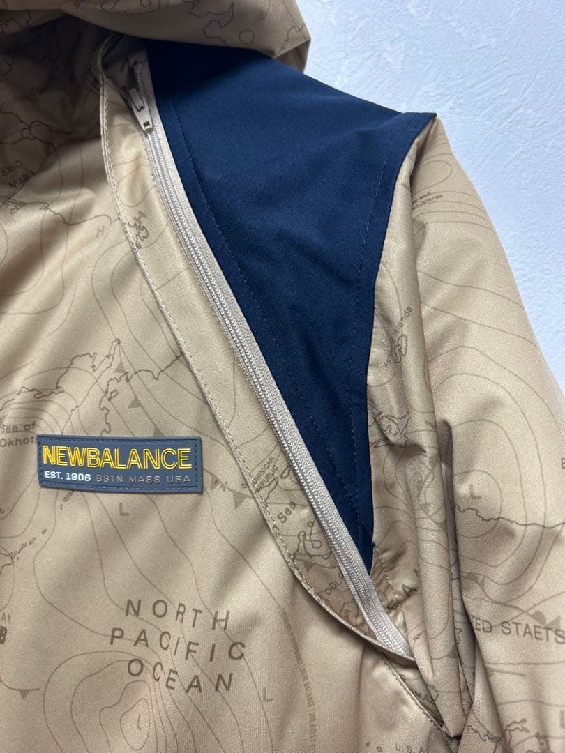 NEW BALANCE 地図柄ジャケット ベージュ/ネイビー