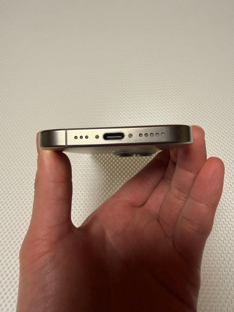 美品 iPhone 15 Pro ナチュラルチタニウム128GB simフリー