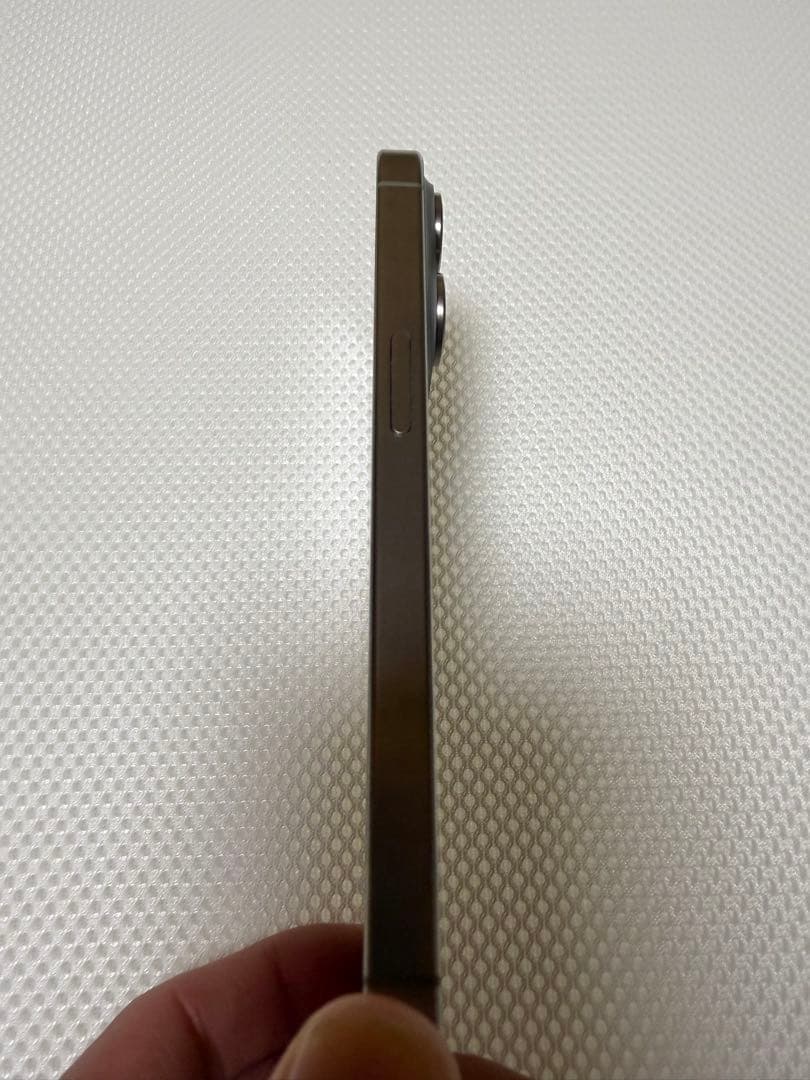 美品 iPhone 15 Pro ナチュラルチタニウム128GB simフリー