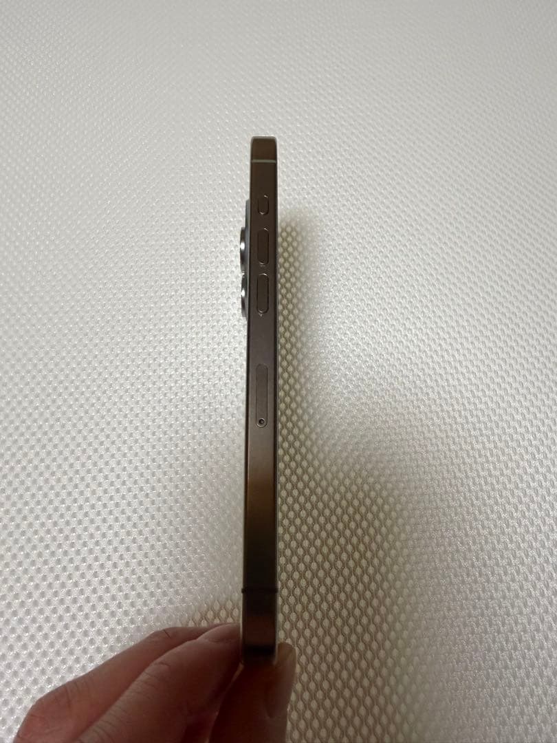 美品 iPhone 15 Pro ナチュラルチタニウム128GB simフリー