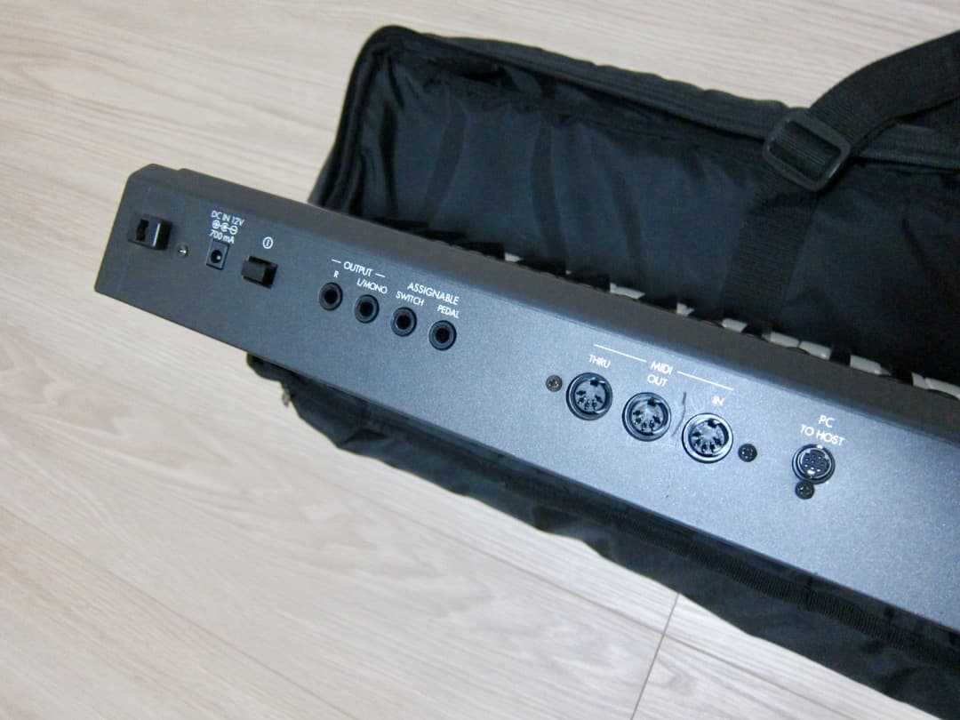 KORG X5Dシンセサイザー 専用バッグ、電源アダプタ付き