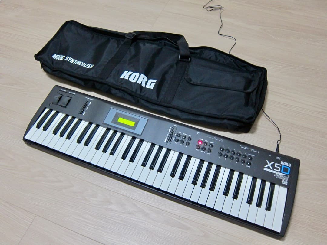 KORG X5Dシンセサイザー 専用バッグ、電源アダプタ付き