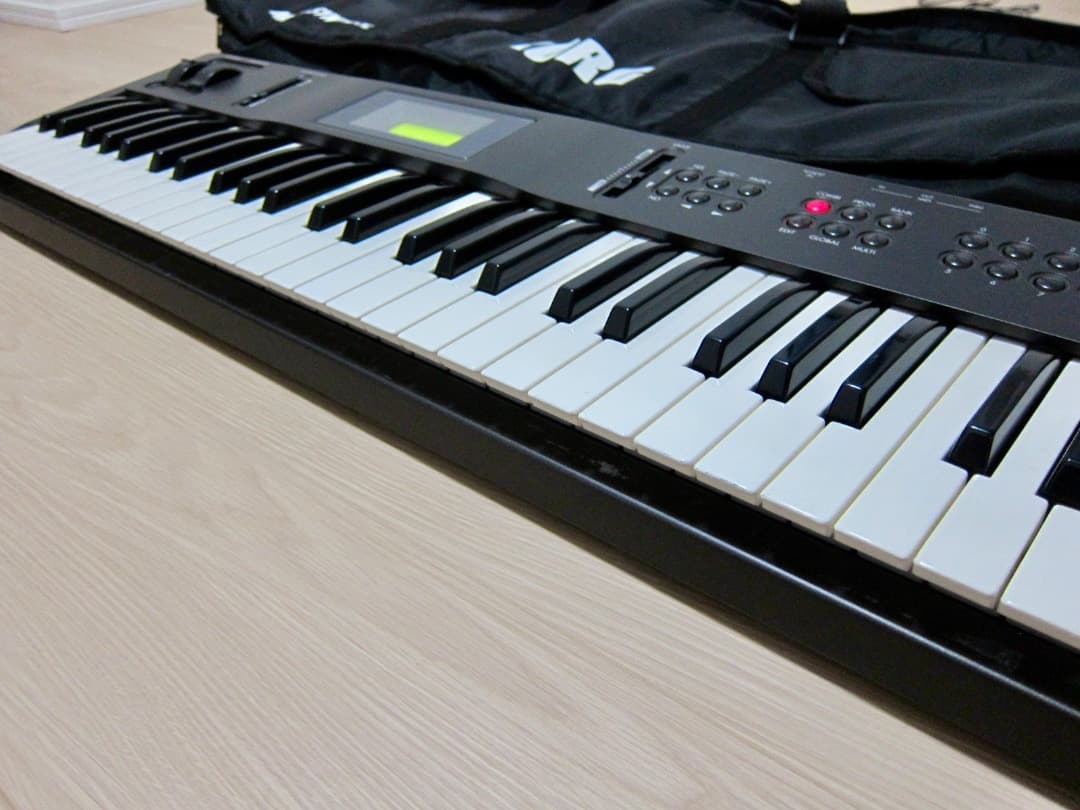 KORG X5Dシンセサイザー 専用バッグ、電源アダプタ付き