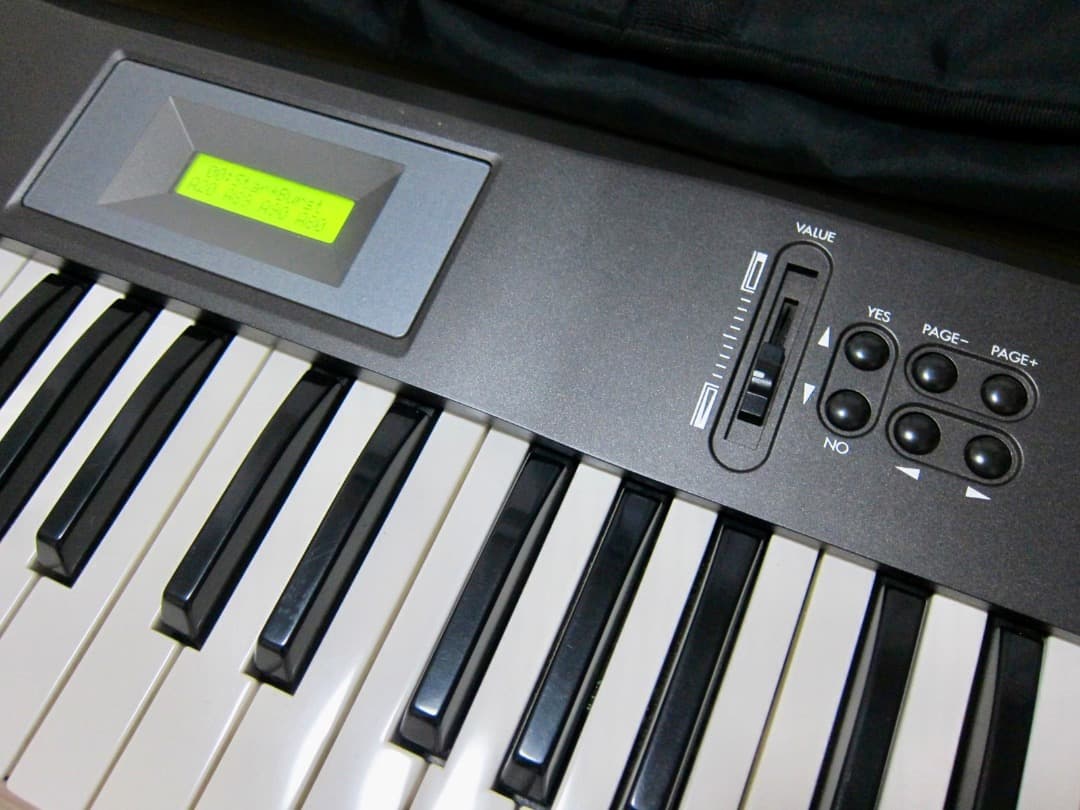 KORG X5Dシンセサイザー 専用バッグ、電源アダプタ付き