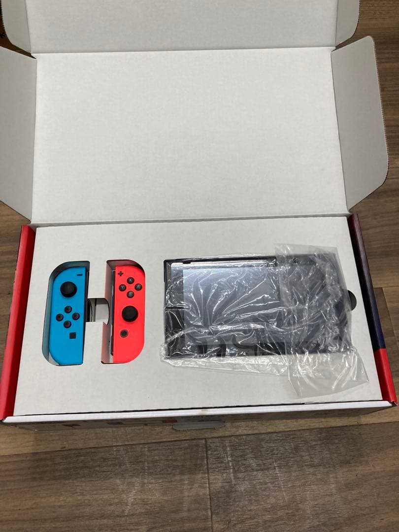 ス*テ様 Nintendo Switch ネオンブルー/レッド ポケモンイーブイ