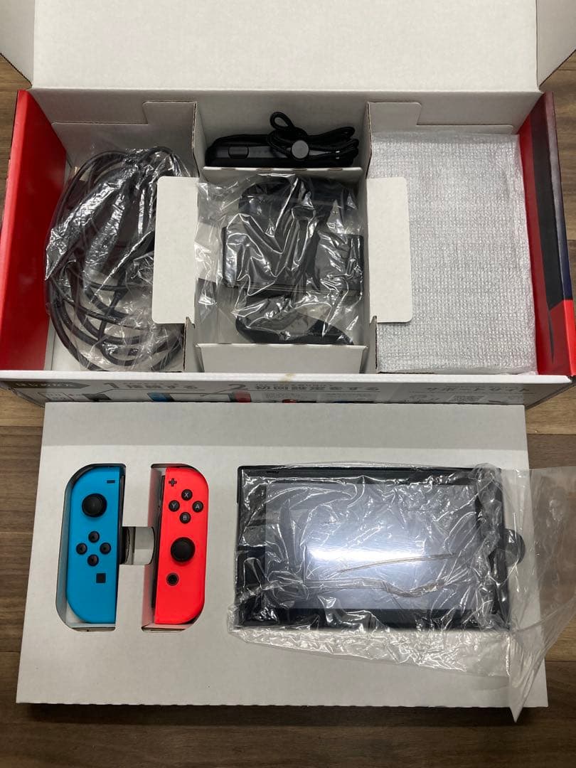 ス*テ様 Nintendo Switch ネオンブルー/レッド ポケモンイーブイ