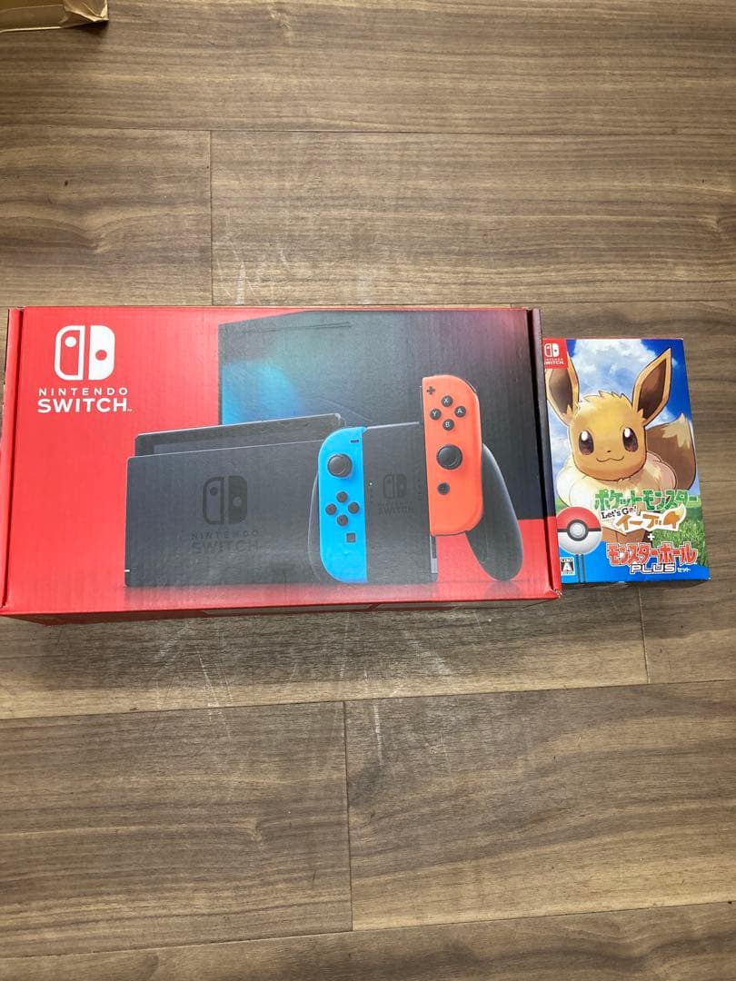 ス*テ様 Nintendo Switch ネオンブルー/レッド ポケモンイーブイ