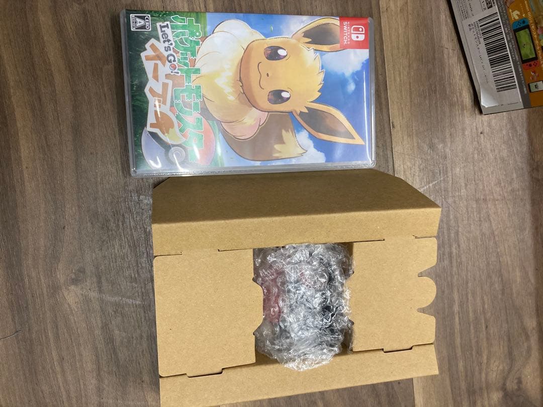 ス*テ様 Nintendo Switch ネオンブルー/レッド ポケモンイーブイ