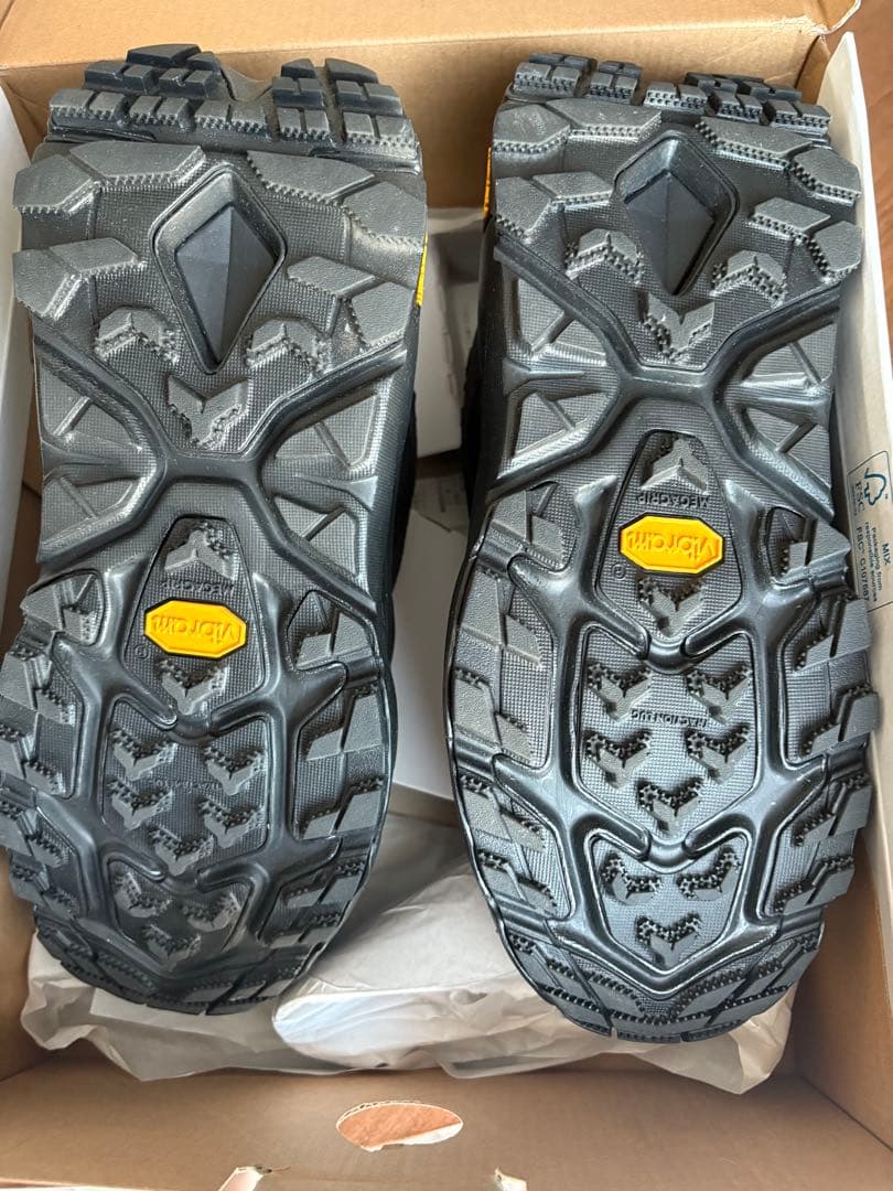 AY様　連休中特価！　HOKA W KAHA 2 FROST 24.5センチ