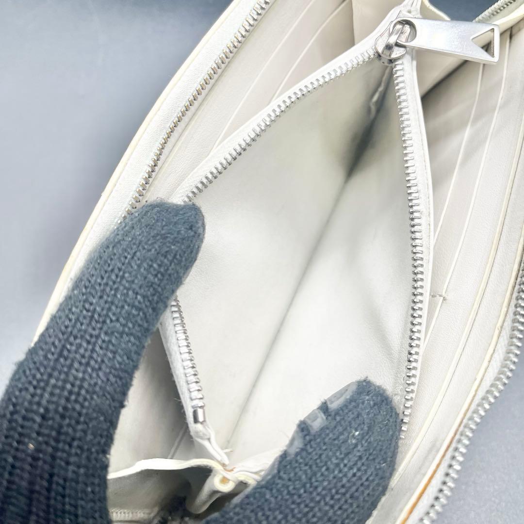 美品✨ボッテガ 長財布 ラウンドファスナー デボスイントレチャート 白 レザー