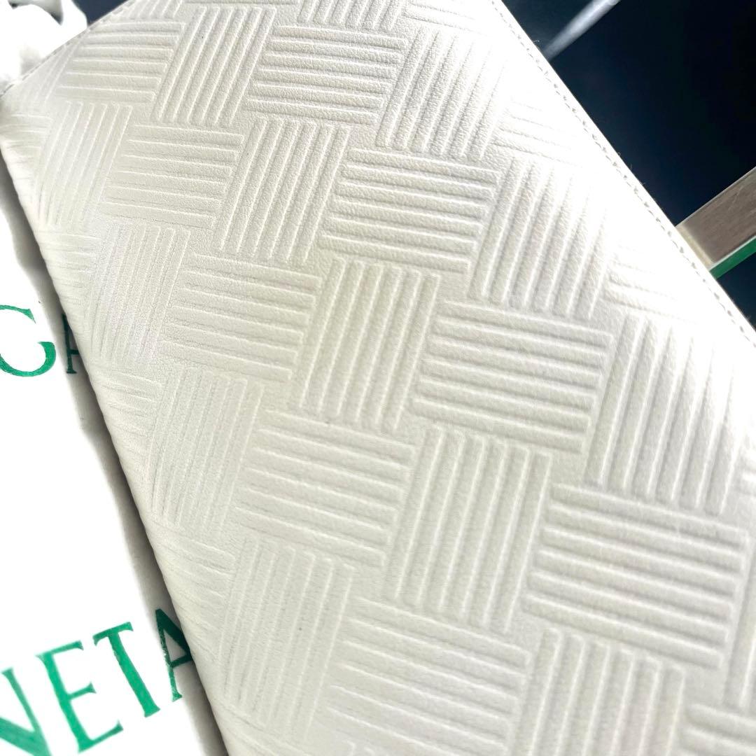 美品✨ボッテガ 長財布 ラウンドファスナー デボスイントレチャート 白 レザー