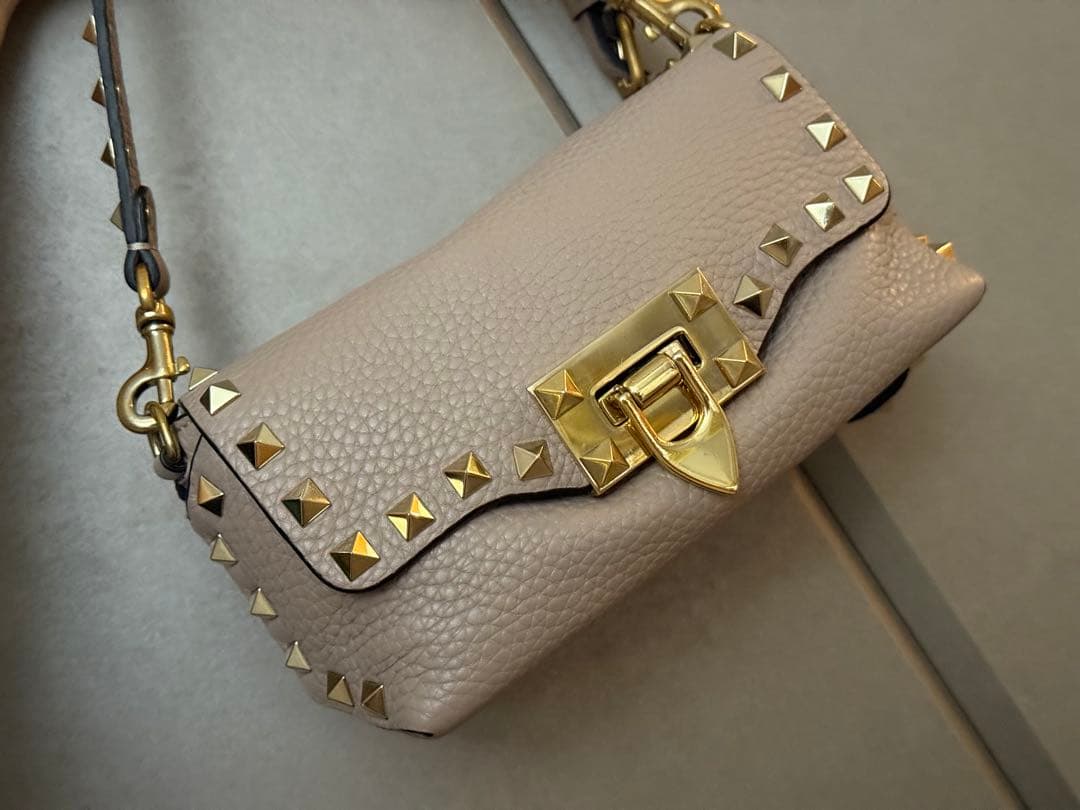 VALENTINO ロックスタッズ ミニクロスボディバッグ
