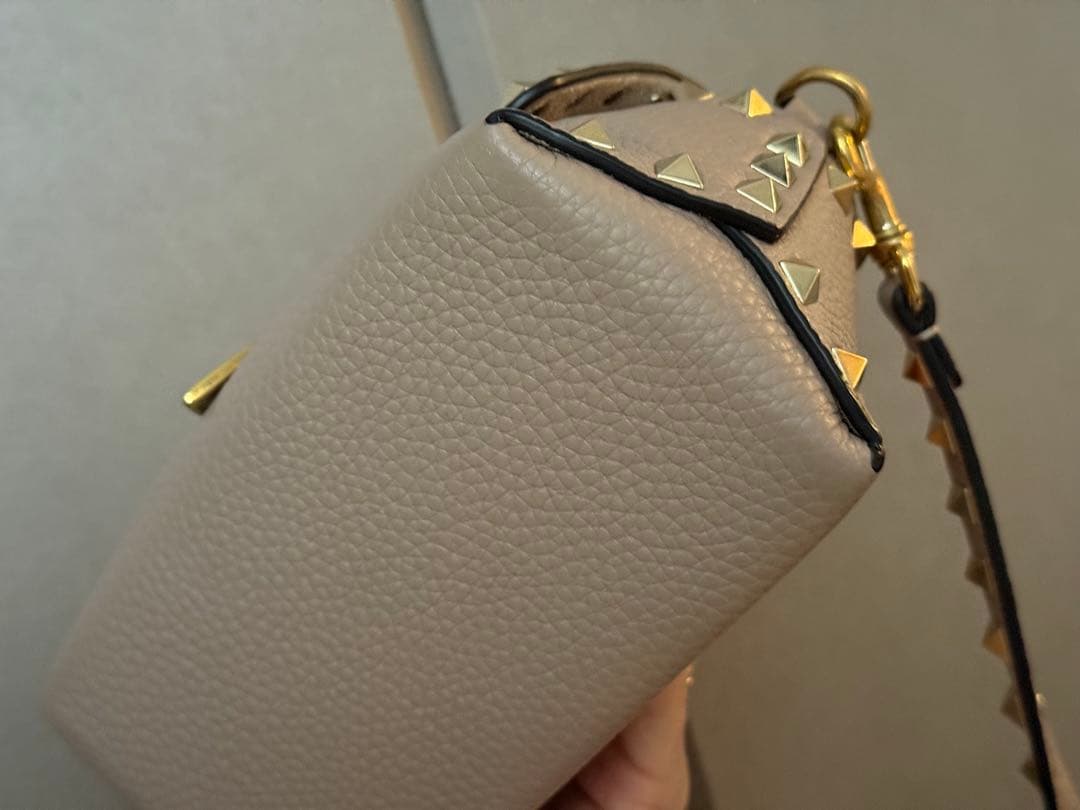 VALENTINO ロックスタッズ ミニクロスボディバッグ