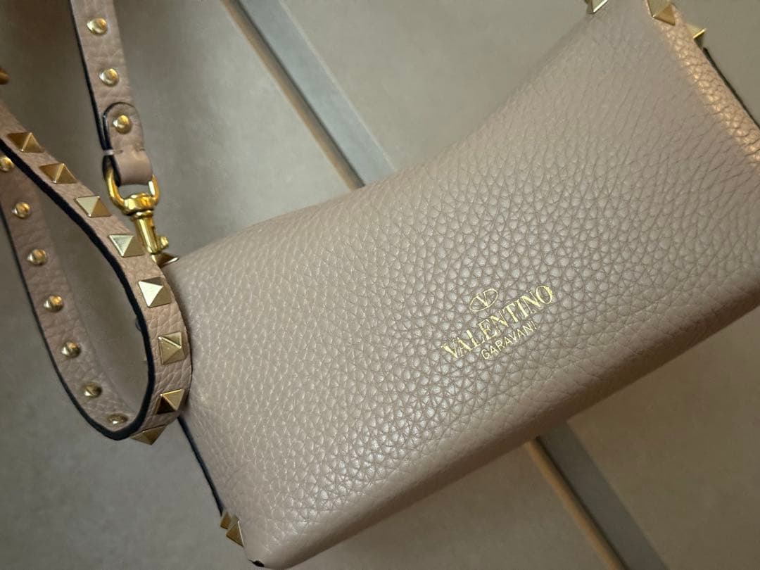 VALENTINO ロックスタッズ ミニクロスボディバッグ