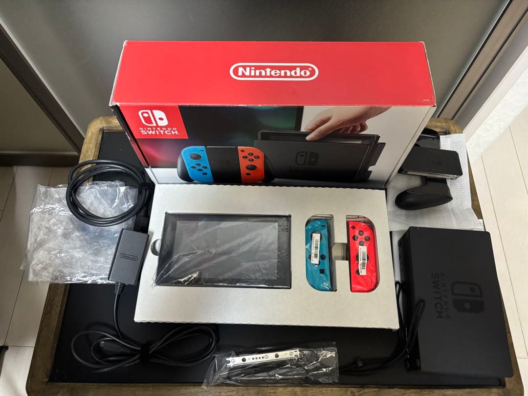 任天堂　Nintendo Switch 完品